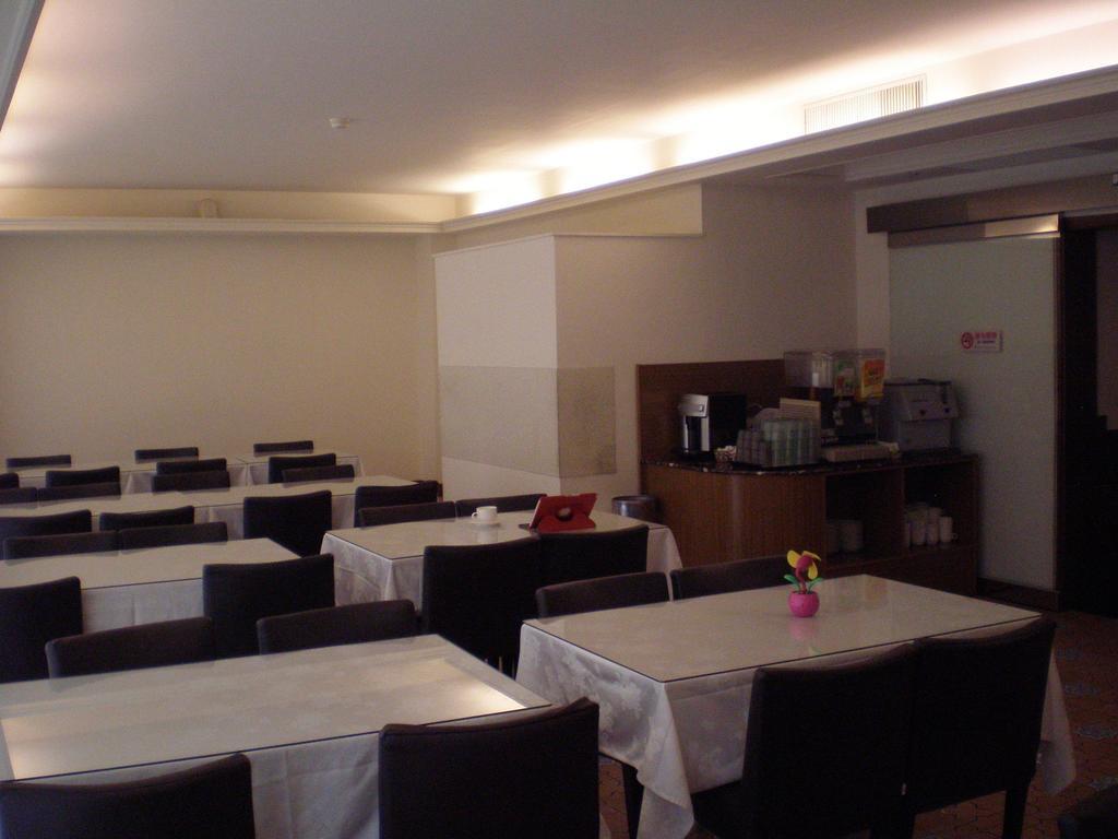 Emperor Hotel Kaohsiung Dış mekan fotoğraf