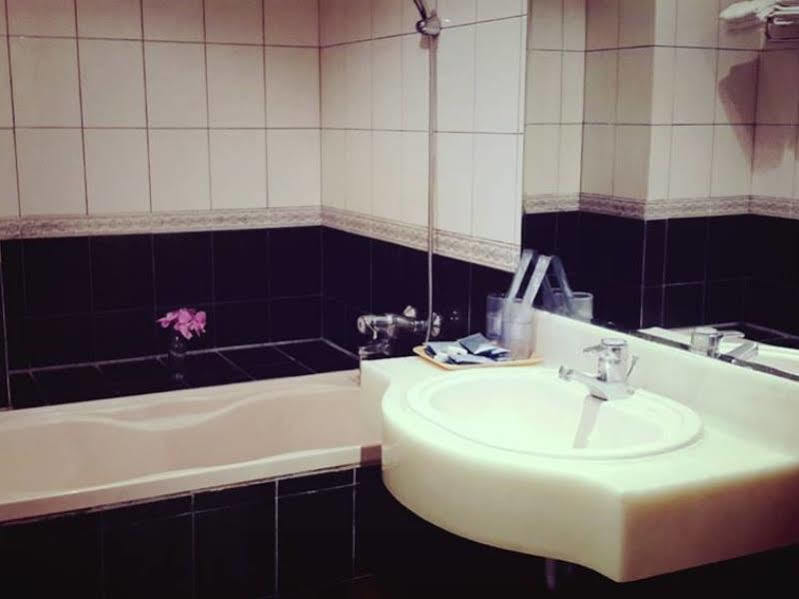 Emperor Hotel Kaohsiung Dış mekan fotoğraf