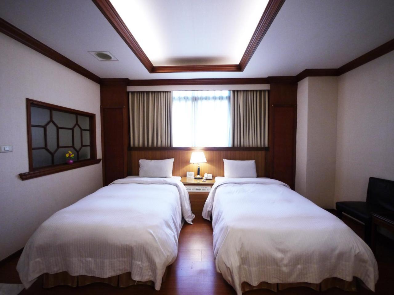 Emperor Hotel Kaohsiung Dış mekan fotoğraf