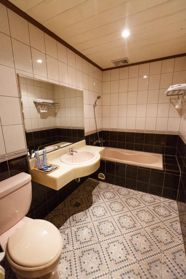 Emperor Hotel Kaohsiung Dış mekan fotoğraf