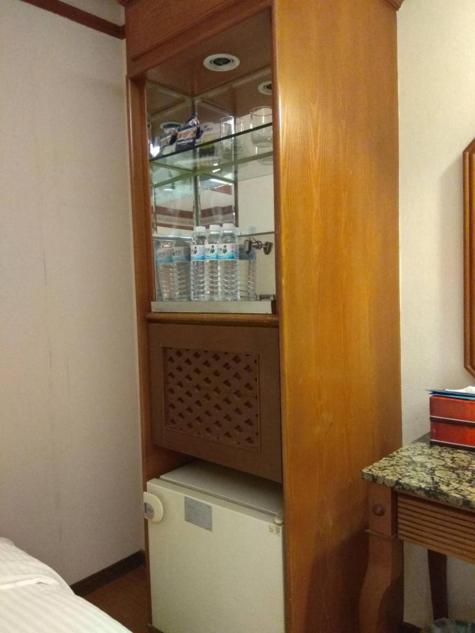 Emperor Hotel Kaohsiung Dış mekan fotoğraf